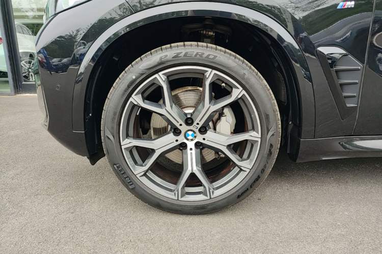 Used BMW X5 2023 xDrive 30Li Luxury M Sport Night Edition Package Left Front Wheel Hub