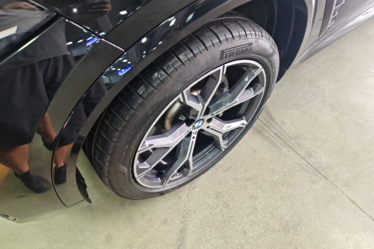 Used BMW X5 2023 xDrive 30Li Luxury M Sport Night Edition Package Left Front Wheel Hub