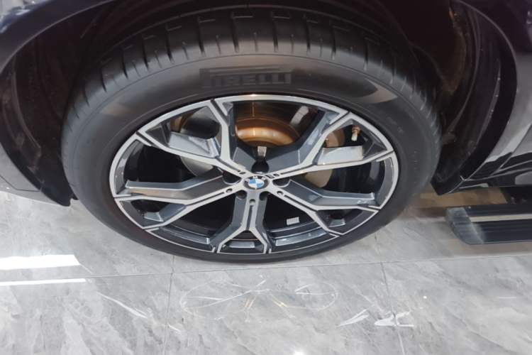Used BMW X5 2023 xDrive 30Li Luxury M Sport Night Edition Package Left Front Wheel Hub