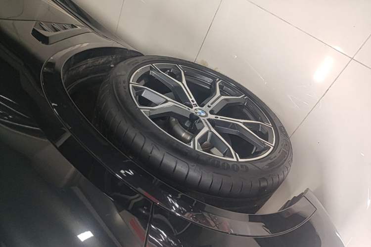 Used BMW X5 2023 xDrive 30Li Luxury M Sport Night Edition Package Left Front Wheel Hub
