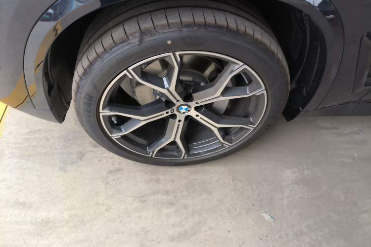 Used BMW X5 2023 xDrive 30Li Luxury M Sport Night Edition Package Left Front Wheel Hub