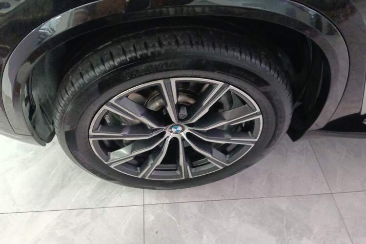 Used BMW X5 2023 xDrive 30Li M Sport Package Left Front Wheel Hub