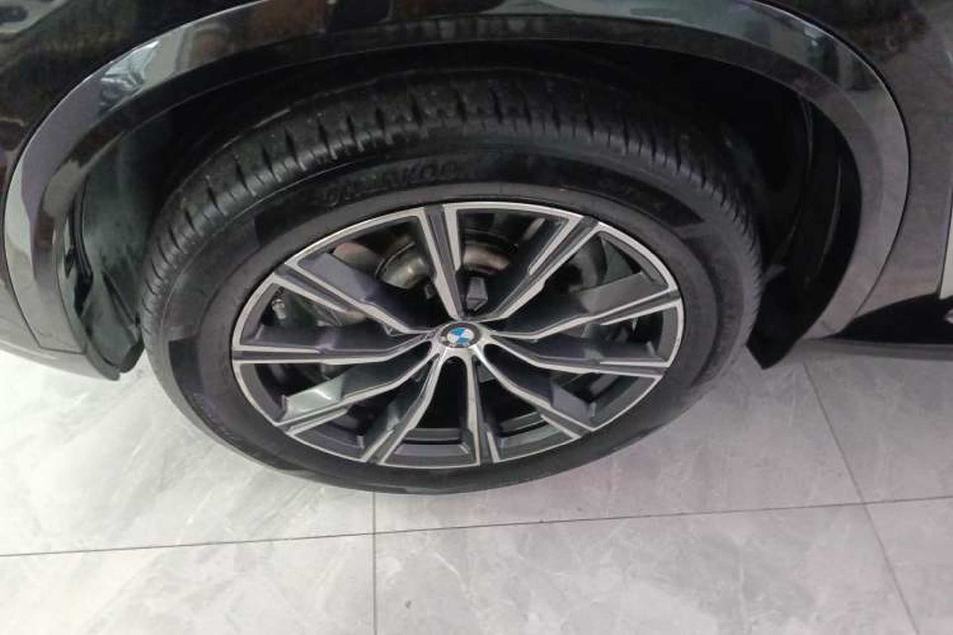 Used BMW X5 2023 xDrive 30Li M Sport Package Left Front Wheel Hub