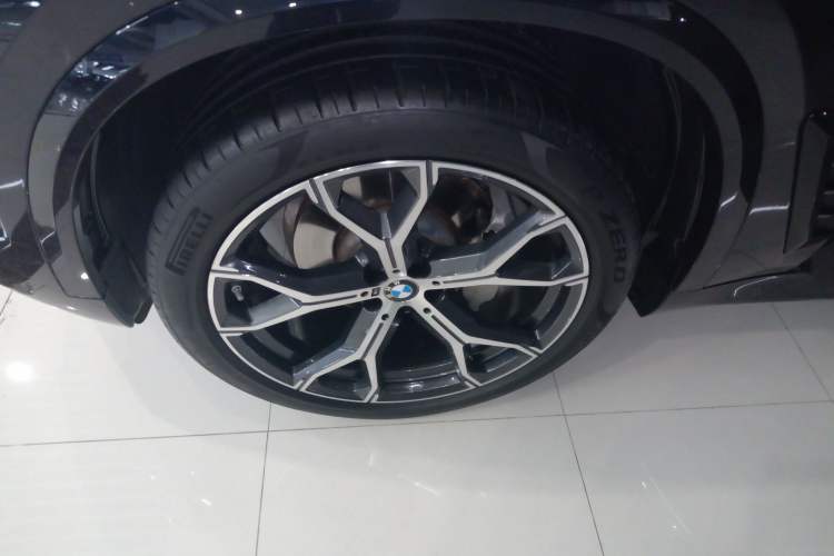 Used BMW X5 2023 xDrive 30Li Luxury M Sport Night Edition Package Left Front Wheel Hub