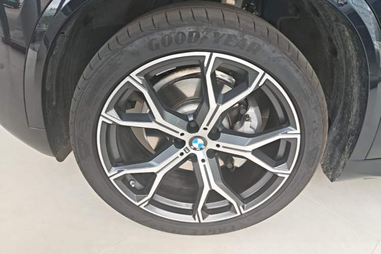 Used BMW X5 2023 xDrive 30Li Luxury M Sport Package Left Front Wheel Hub