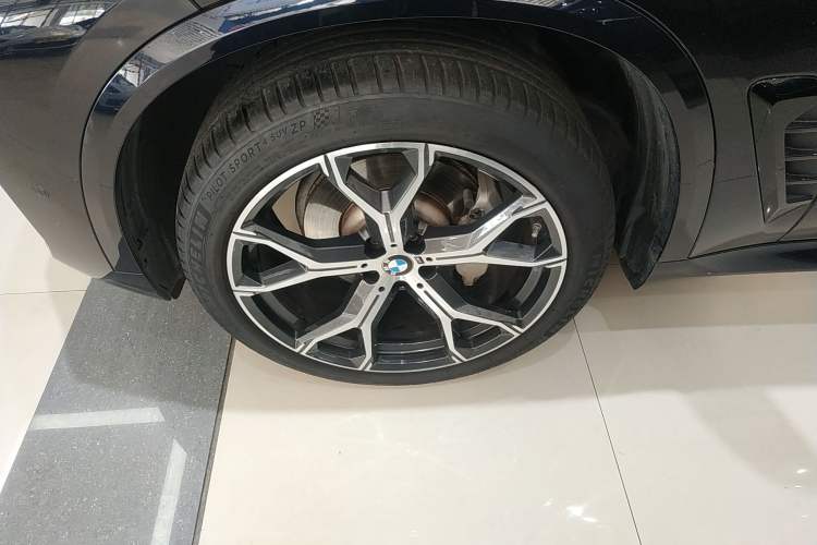 Used BMW X5 2023 xDrive 30Li Luxury M Sport Night Edition Package Left Front Wheel Hub