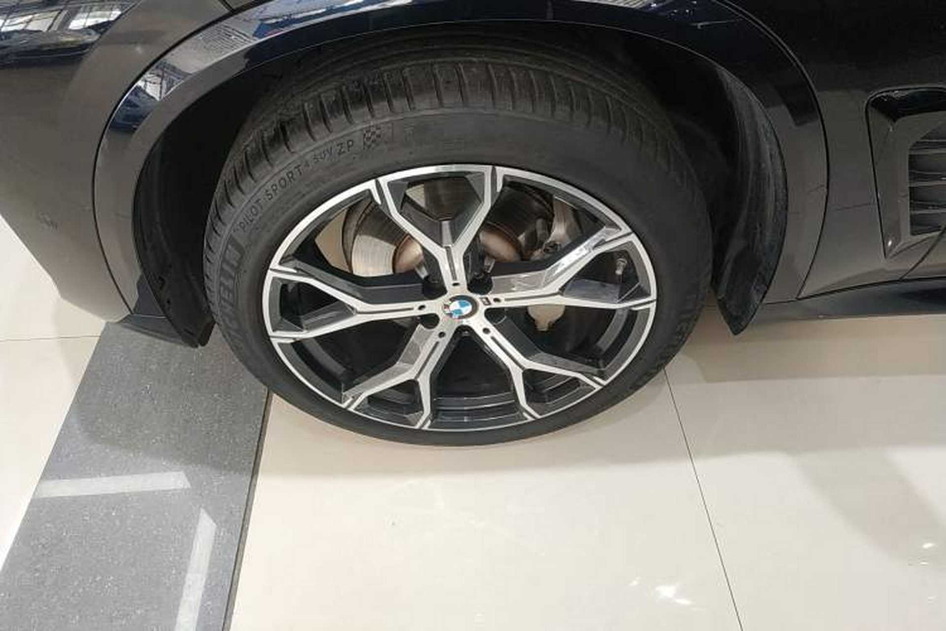 Used BMW X5 2023 xDrive 30Li Luxury M Sport Night Edition Package Left Front Wheel Hub