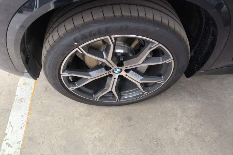 Used BMW X5 2023 xDrive 30Li Luxury M Sport Night Edition Package Left Front Wheel Hub