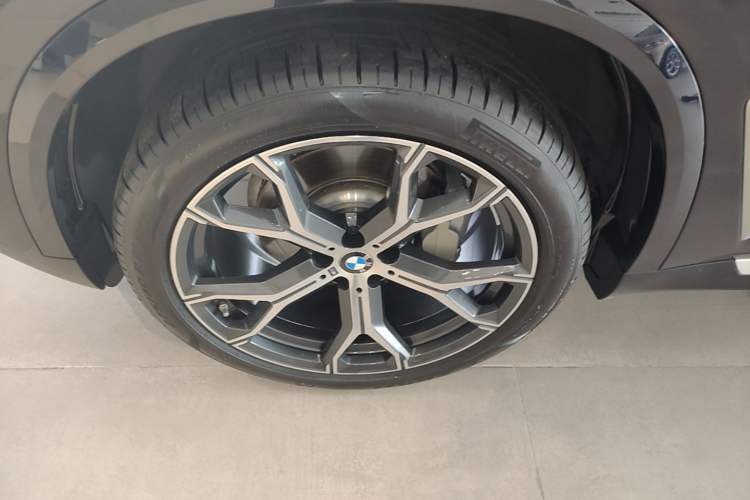 Used BMW X5 2023 xDrive 30Li Luxury M Sport Package Left Front Wheel Hub