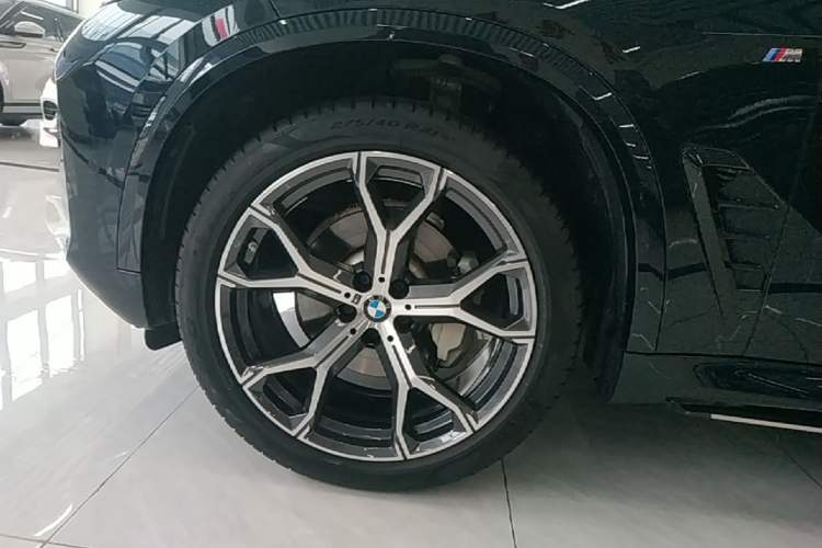 Used BMW X5 2023 xDrive 30Li Luxury M Sport Package Left Front Wheel Hub