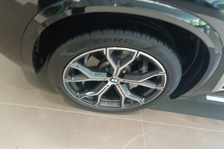 Used BMW X5 2023 xDrive 30Li Luxury M Sport Package Left Front Wheel Hub