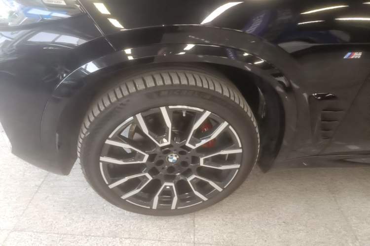 Used BMW X5 2023 xDrive 40Li M Sport Night Edition Package Left Front Wheel Hub