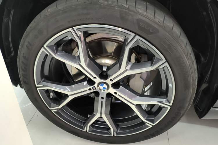 Used BMW X5 2023 xDrive 30Li Luxury M Sport Night Edition Package Left Front Wheel Hub