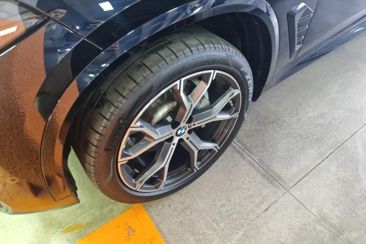 Used BMW X5 2023 xDrive 30Li Luxury M Sport Night Edition Package Left Front Wheel Hub