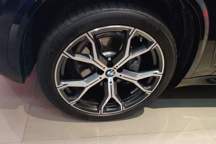 Used BMW X5 2023 xDrive 30Li Luxury M Sport Night Edition Package Left Front Wheel Hub