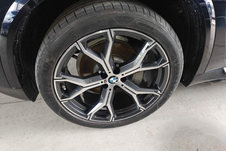 Used BMW X5 2023 xDrive 30Li Luxury M Sport Package Left Front Wheel Hub
