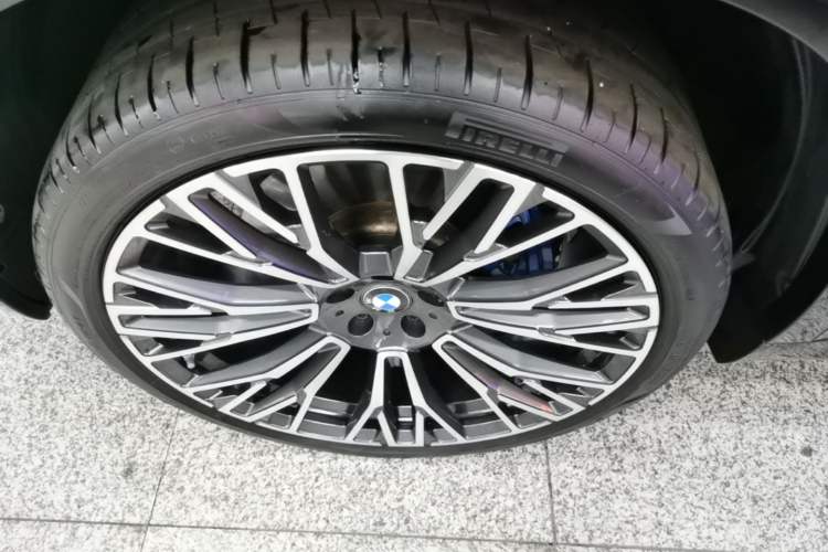 Used BMW X5 2023 xDrive 30Li Luxury M Sport Night Edition Package Left Front Wheel Hub