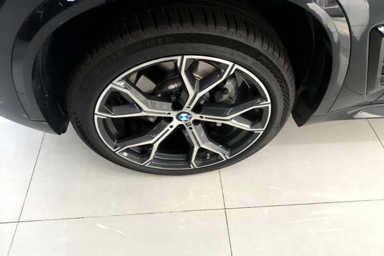 Used BMW X5 2023 xDrive 30Li Luxury M Sport Night Edition Package Left Front Wheel Hub
