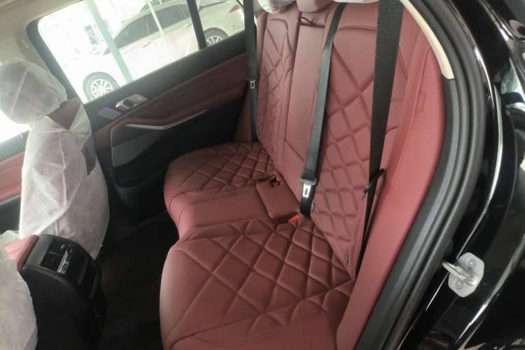 Used BMW X5 2023 xDrive 30Li Luxury M Sport Night Edition Package Left Rear Seat
