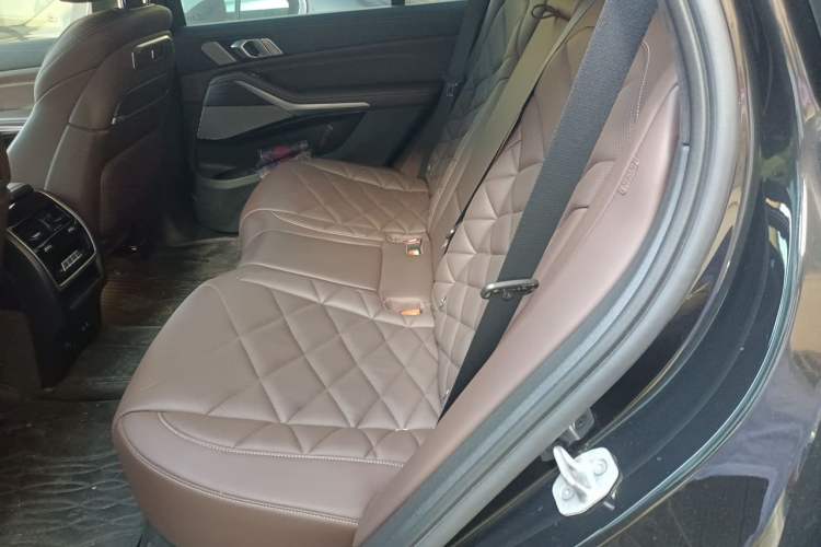 Used BMW X5 2023 xDrive 40Li M Sport Package Left Rear Seat