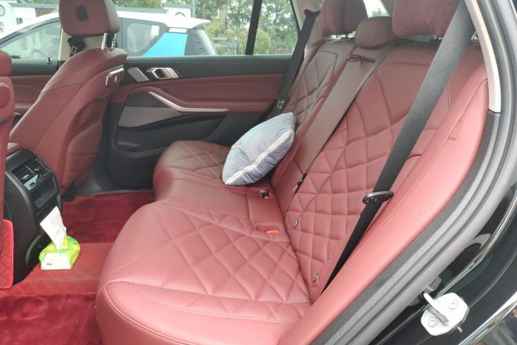 Used BMW X5 2023 xDrive 30Li Luxury M Sport Night Edition Package Left Rear Seat