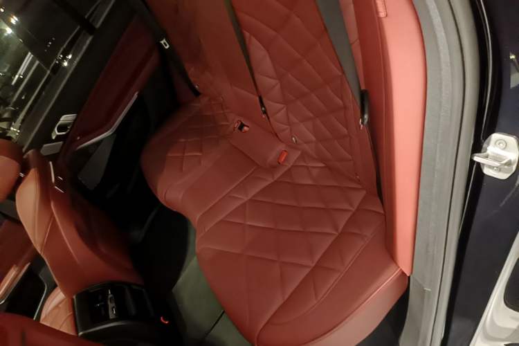Used BMW X5 2023 xDrive 30Li Luxury M Sport Night Edition Package Left Rear Seat