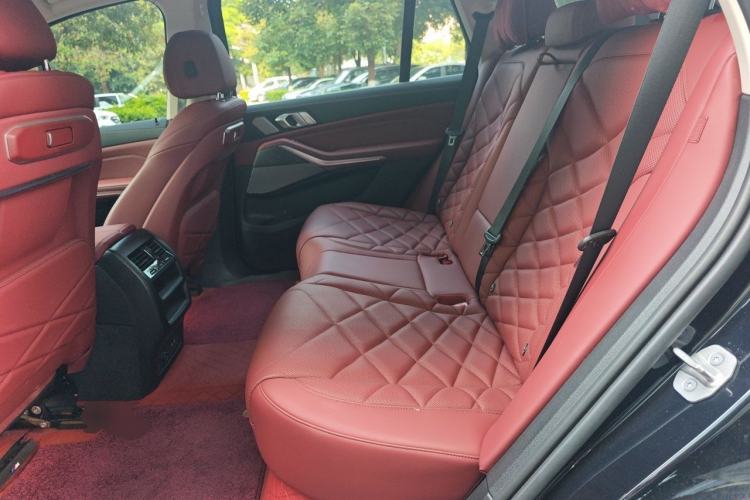 Used BMW X5 2023 xDrive 30Li Luxury M Sport Night Edition Package Left Rear Seat