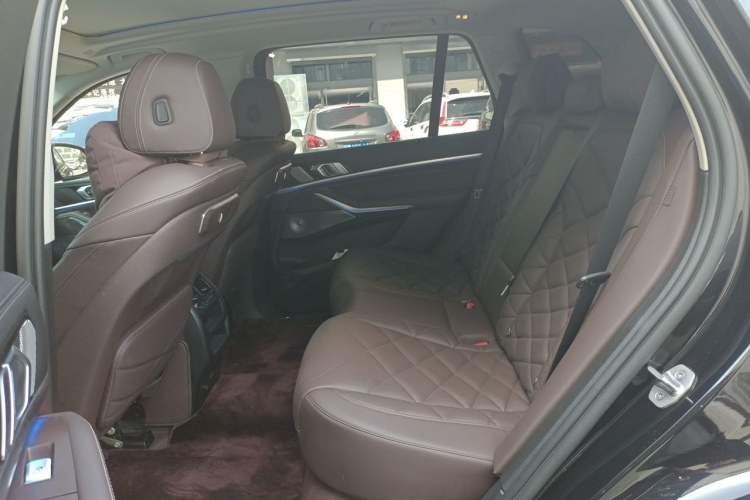 Used BMW X5 2023 xDrive 30Li Luxury M Sport Package Left Rear Seat
