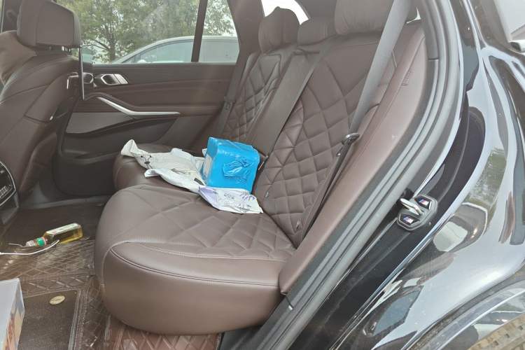 Used BMW X5 2023 xDrive 40Li Luxury Edition M Sport Night Vision Package Left Rear Seat