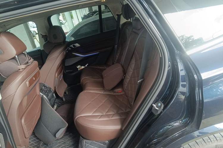 Used BMW X5 2023 xDrive 30Li Luxury M Sport Package Left Rear Seat