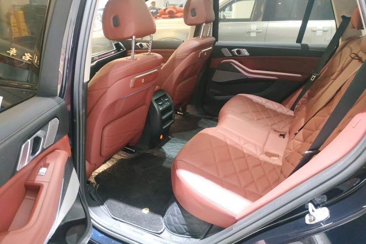 Used BMW X5 2023 xDrive 30Li Luxury M Sport Night Edition Package Left Rear Seat