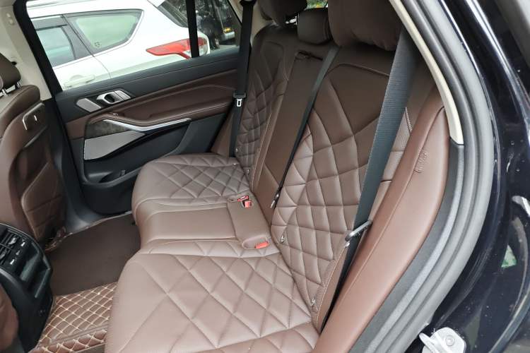 Used BMW X5 2023 xDrive 30Li Luxury M Sport Night Edition Package Left Rear Seat