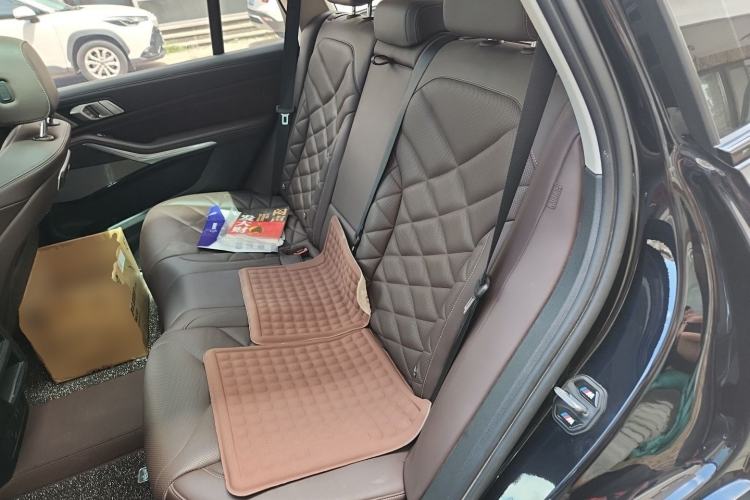 Used BMW X5 2023 xDrive 30Li Luxury M Sport Night Edition Package Left Rear Seat