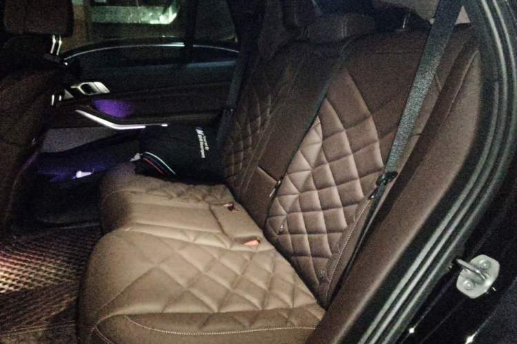 Used BMW X5 2023 xDrive 40Li M Sport Package Left Rear Seat