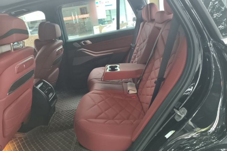 Used BMW X5 2023 xDrive 40Li M Sport Package Left Rear Seat