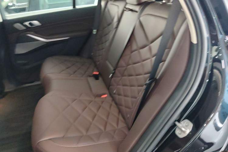 Used BMW X5 2023 xDrive 30Li Luxury M Sport Night Edition Package Left Rear Seat