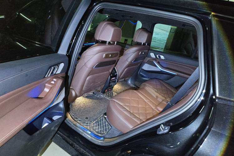 Used BMW X5 2023 xDrive 40Li M Sport Night Edition Package Left Rear Seat