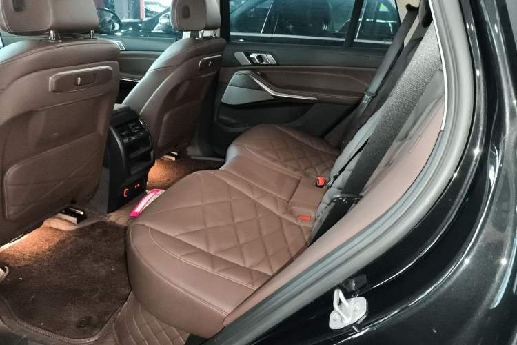 Used BMW X5 2023 xDrive 30Li Luxury M Sport Night Edition Package Left Rear Seat