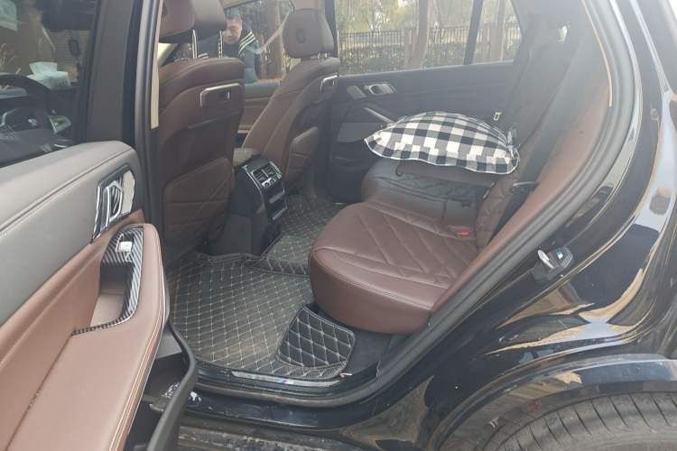 Used BMW X5 2023 xDrive 30Li Luxury M Sport Night Edition Package Left Rear Seat