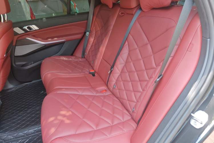 Used BMW X5 2023 xDrive 40Li Luxury Edition M Sport Night Vision Package Left Rear Seat