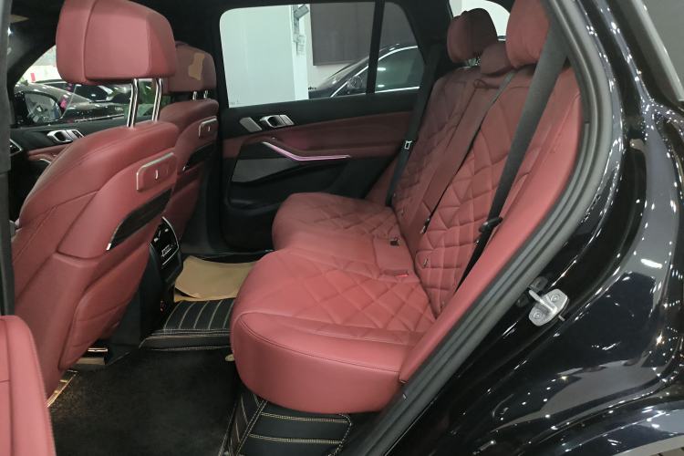 Used BMW X5 2023 xDrive 40Li M Sport Night Edition Package Left Rear Seat