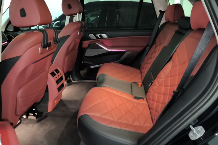 Used BMW X5 2023 xDrive 30Li Luxury M Sport Night Edition Package Left Rear Seat