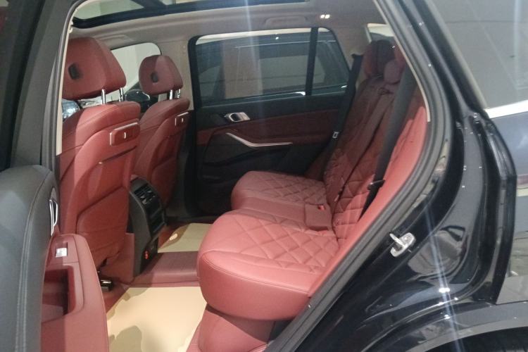 Used BMW X5 2023 xDrive 30Li M Sport Package Left Rear Seat