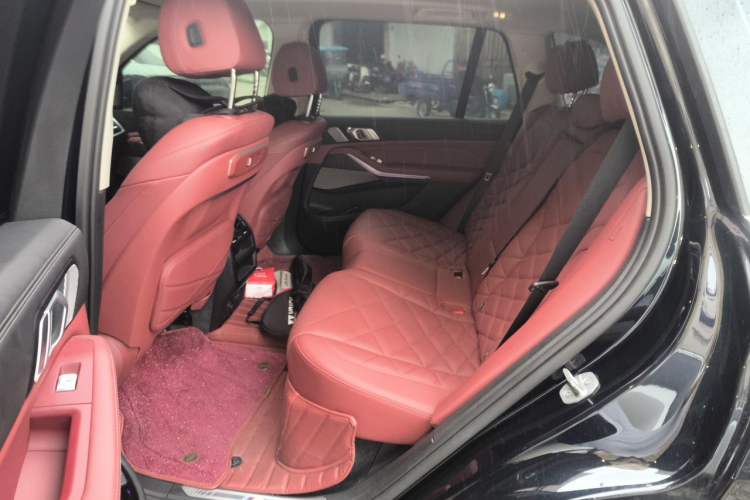 Used BMW X5 2023 xDrive 30Li M Sport Package Left Rear Seat