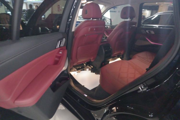 Used BMW X5 2023 xDrive 30Li Luxury M Sport Night Edition Package Left Rear Seat