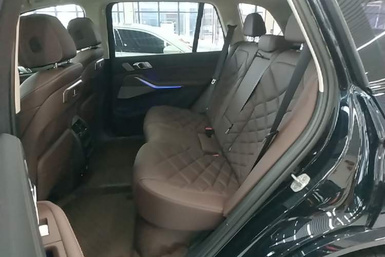 Used BMW X5 2023 xDrive 30Li Luxury M Sport Package Left Rear Seat