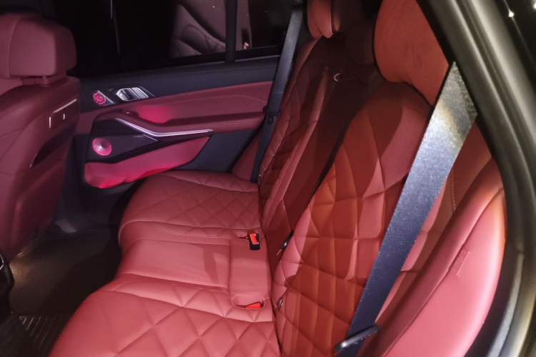 Used BMW X5 2023 xDrive 40Li M Sport Package Left Rear Seat
