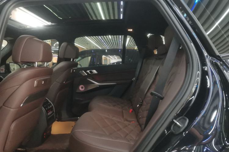 Used BMW X5 2023 xDrive 40Li Luxury Edition M Sport Night Vision Package Left Rear Seat