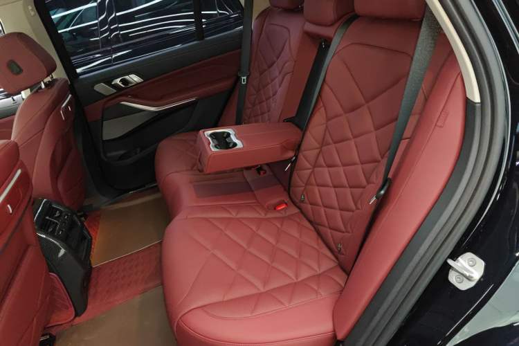 Used BMW X5 2023 xDrive 30Li Luxury M Sport Night Edition Package Left Rear Seat