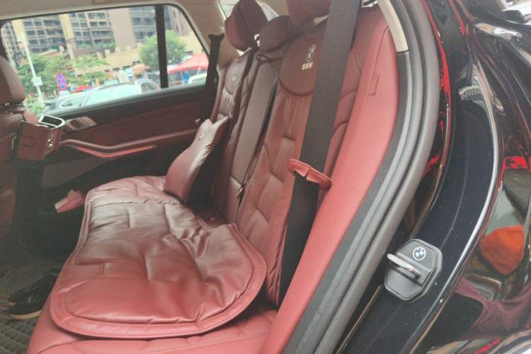 Used BMW X5 2023 xDrive 30Li Luxury M Sport Night Edition Package Left Rear Seat
